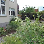 Waldesgruen Apartman *